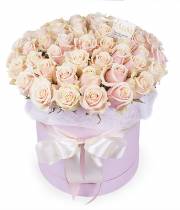 51 cream-colored rose in a hat box