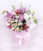 Surprise box number 12 of flowers and chocolates